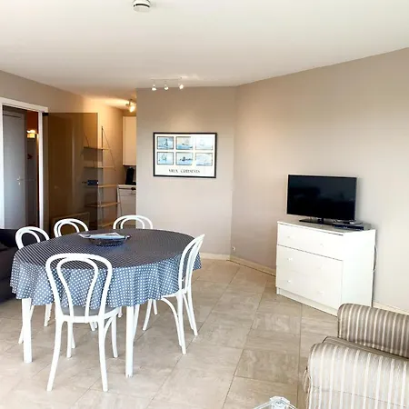 In Near Sandy Beaches, Cleaning Included * Nieuwpoort