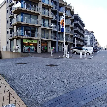 In Near Sandy Beaches, Cleaning Included Lägenhet Nieuwpoort